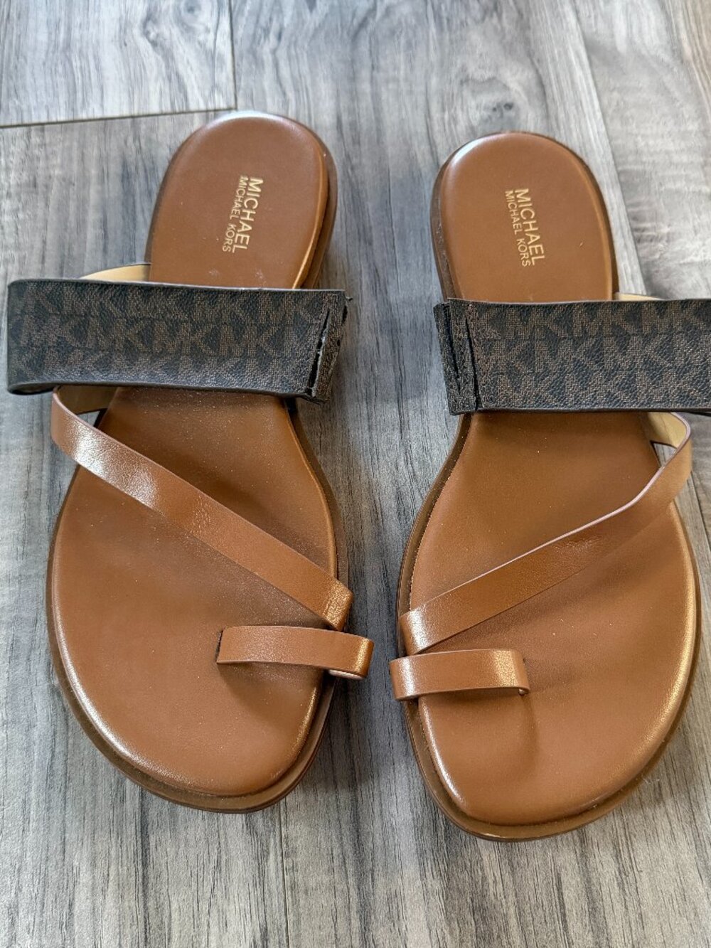 NWOT Michael Kors Nelson Slip-On Toe Ring Slide Sandals Mini Logo Flats 9M Women